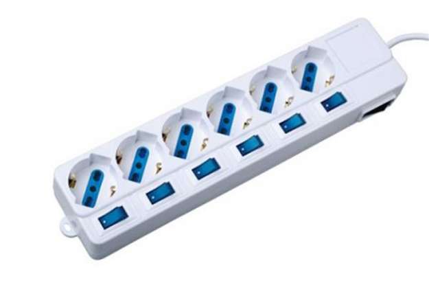 Immagine di Presa multipla - 6 prese multistandard con interruttore singolo - MKC