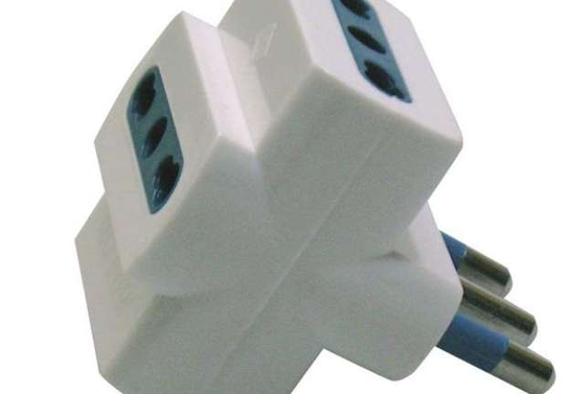 Immagine di Adattatore triplo con spina 2P+T 16A - 3 prese bipasso 10/16A - MKC