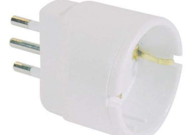 Immagine di Adattatore semplice con spina 2P+T 10A - presa Schuko 10A - MKC