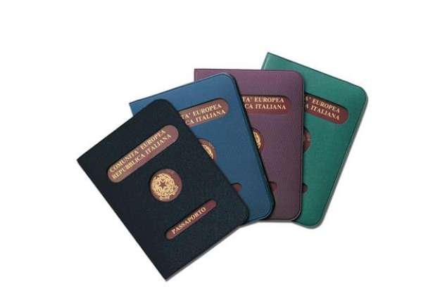 Immagine di Porta passaporto - colori assortiti - Alplast - conf. 24 pezzi