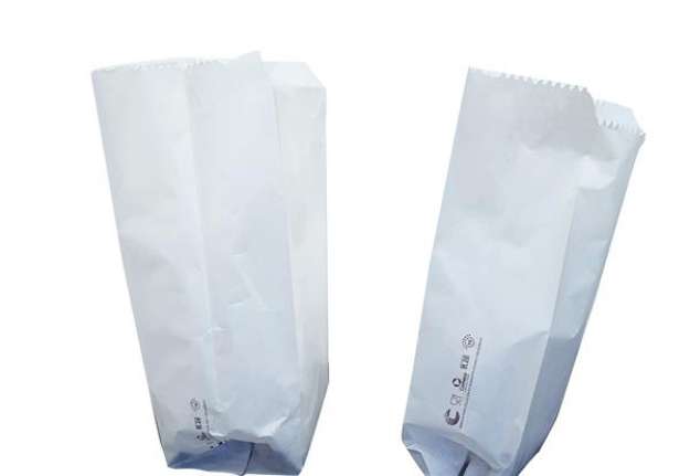 Immagine di Sacchetti - carta kraft - 15 x 31/33 cm - soffietti laterali 11 cm - bianco - Favorit - conf. 100 pe