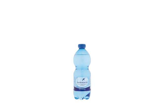 Immagine di Acqua frizzante - PET - bottiglia da 500 ml - San Benedetto