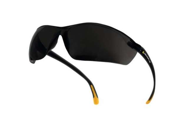 Immagine di Occhiali Meya monoblocco Delta Plus policarbonato terminali in PVC antiscivolo fumè - MEIAFU