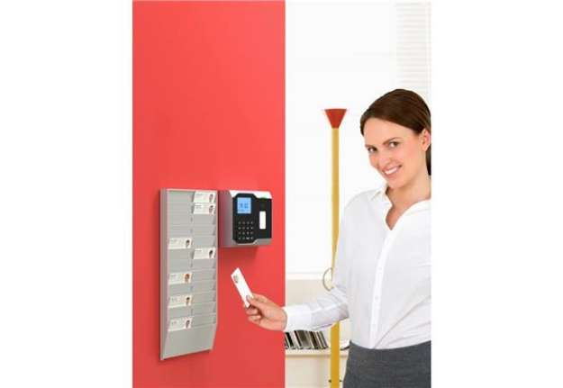 Immagine di Porta badge da muro Paperflow Wall Organizer 24 posti 19,9x2,5x37,5 cm grigio chiaro - K500000