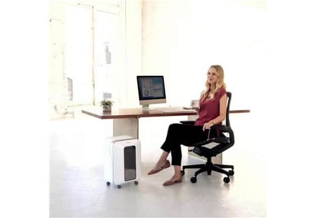 Immagine di Distruggidocumenti uso moderato Fellowes LX201 - P-5 - 22 L - taglio a microframmenti 2x12 mm - bian
